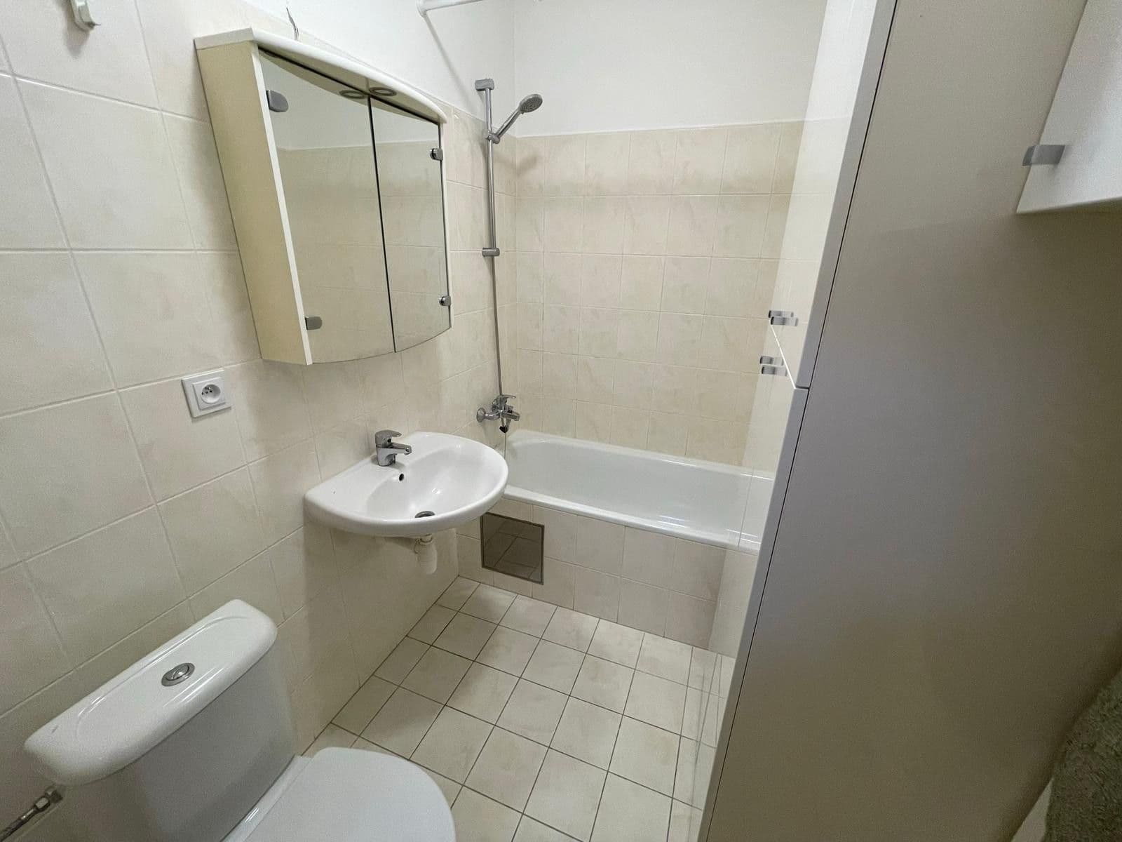 Studio flat to rent, 37 m², Padovská, Prague, Prague Studio flat to rent, 37 m², Padovská, Prague, Prague