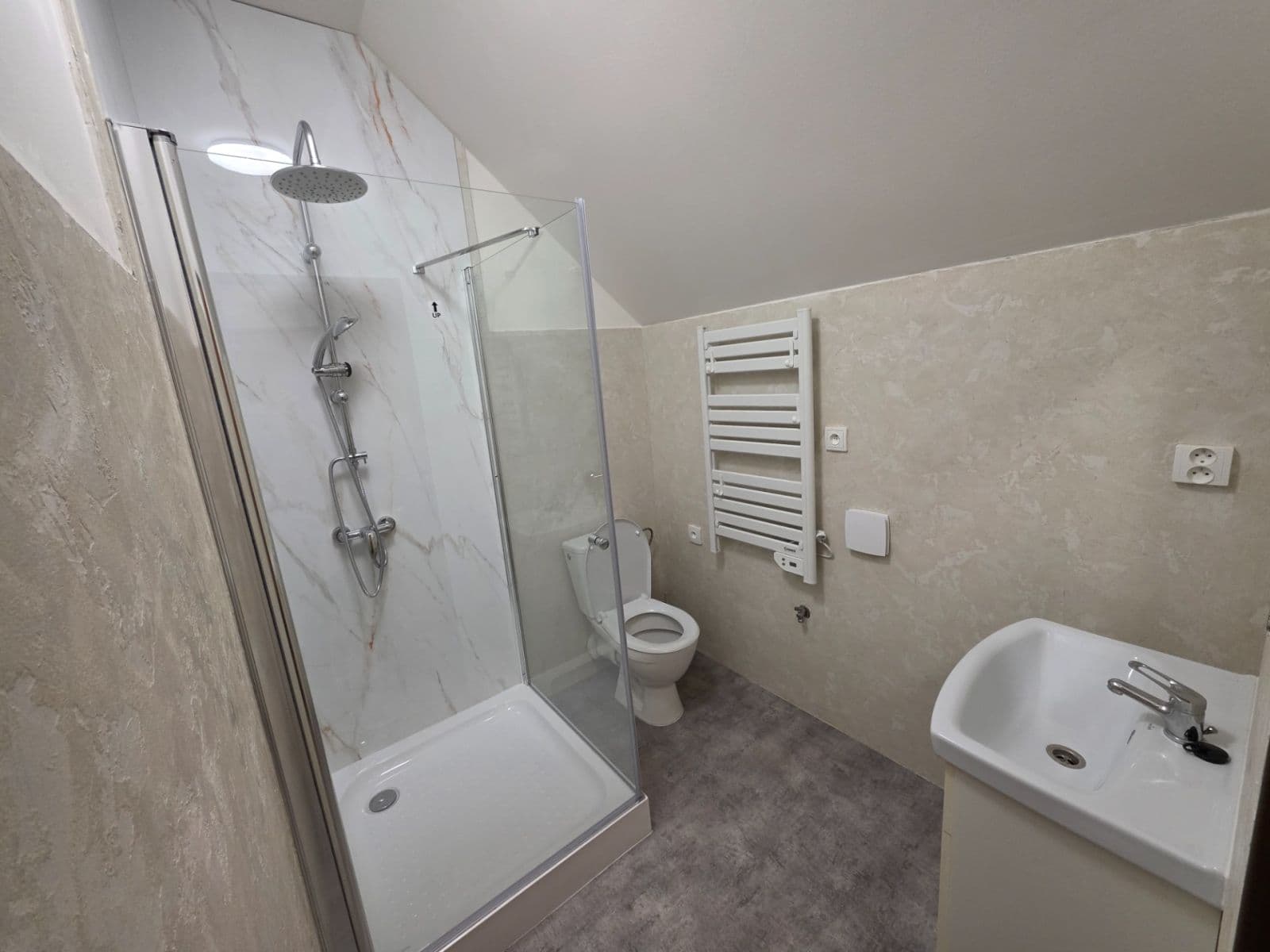1 bedroom with open-plan kitchen flat to rent, 35 m², Mladé Buky, Královéhradecký Region 1 bedroom with open-plan kitchen flat to rent, 35 m², Mladé Buky, Královéhradecký Region