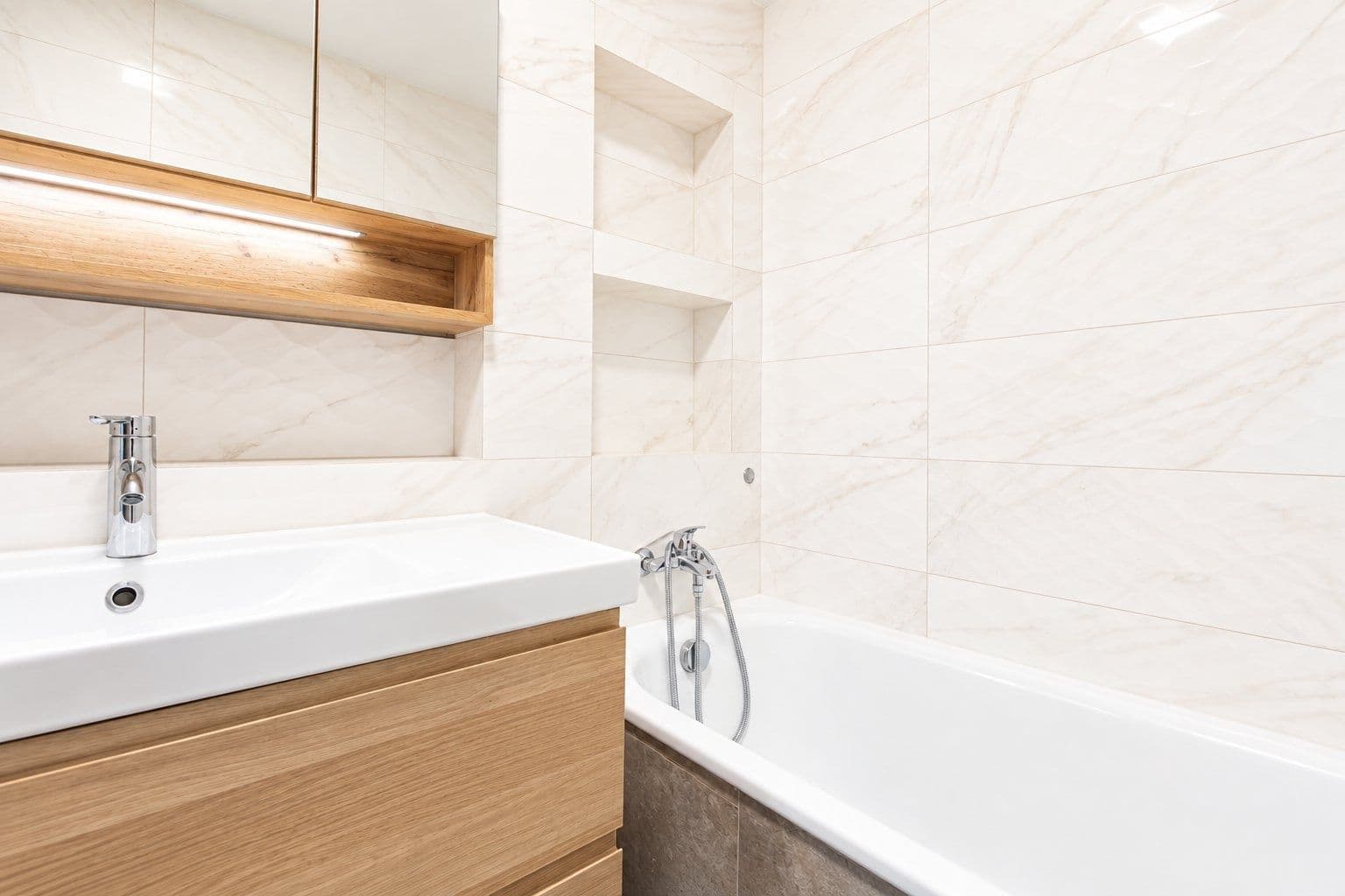 2 bedroom with open-plan kitchen flat to rent, 70 m², Fojtova, Prague, Prague 2 bedroom with open-plan kitchen flat to rent, 70 m², Fojtova, Prague, Prague
