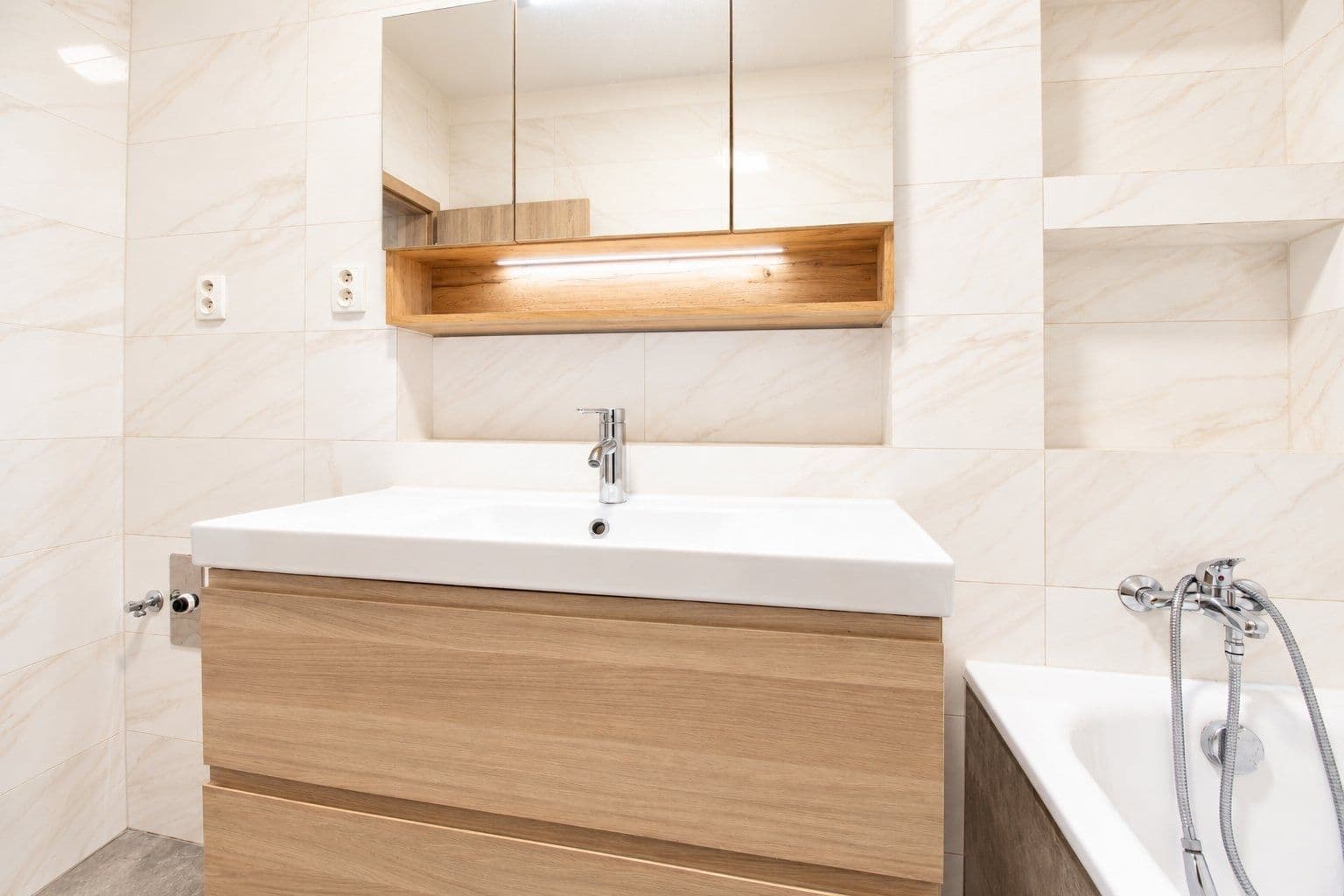 2 bedroom with open-plan kitchen flat to rent, 70 m², Fojtova, Prague, Prague 2 bedroom with open-plan kitchen flat to rent, 70 m², Fojtova, Prague, Prague