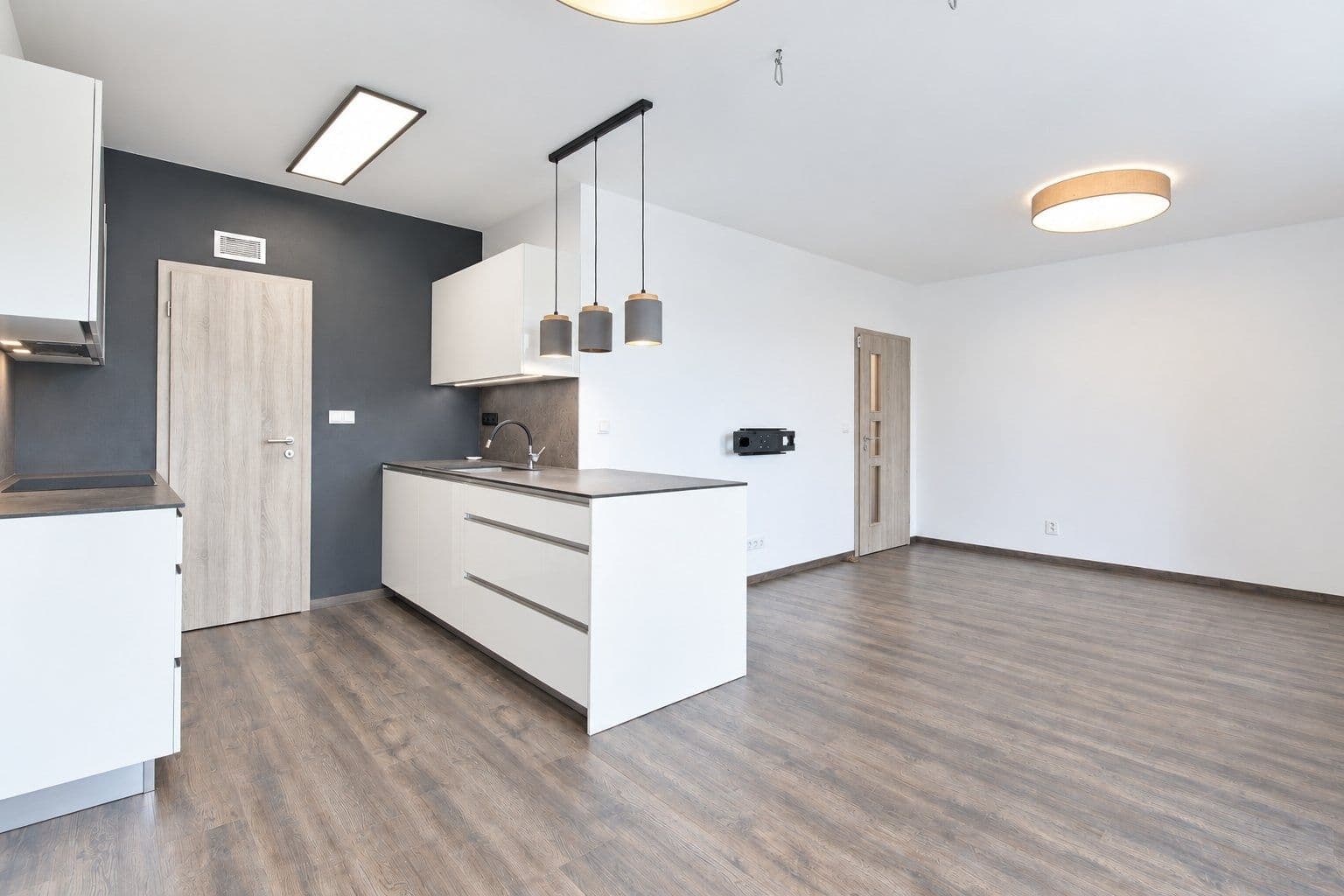 2 bedroom with open-plan kitchen flat to rent, 70 m², Fojtova, Prague, Prague 2 bedroom with open-plan kitchen flat to rent, 70 m², Fojtova, Prague, Prague