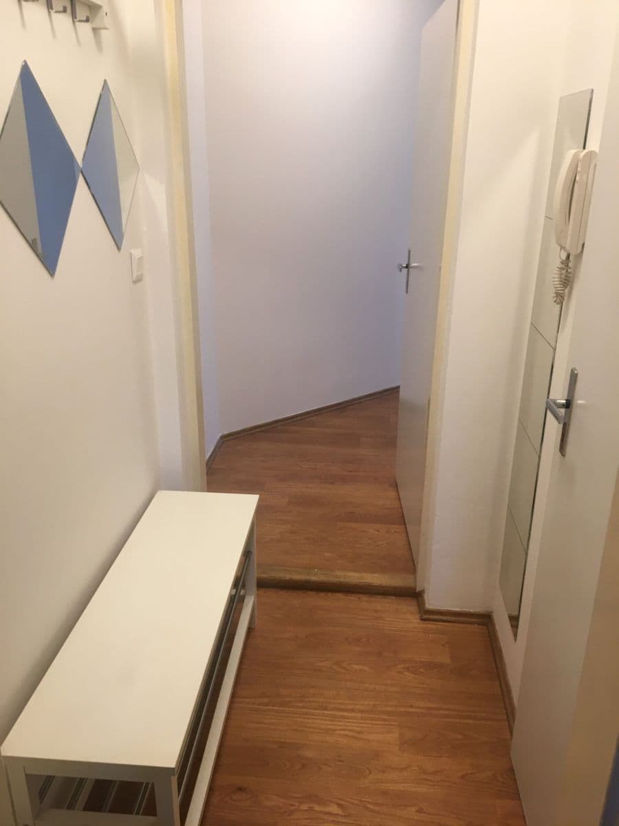Studio flat to rent, 24 m², Pod Sychrovem Ⅰ, Prague, Prague Studio flat to rent, 24 m², Pod Sychrovem Ⅰ, Prague, Prague