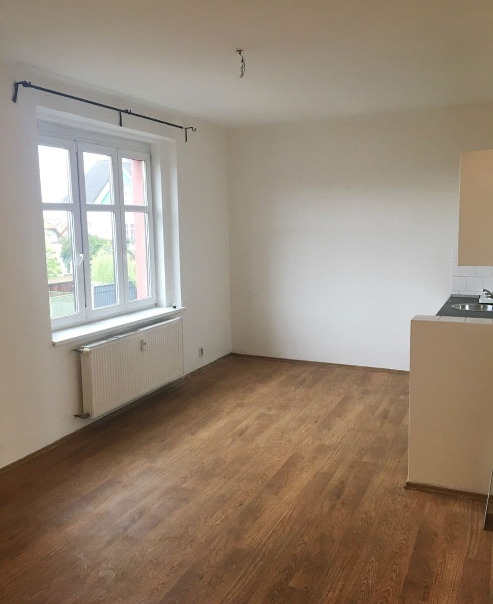 Studio flat to rent, 24 m², Pod Sychrovem Ⅰ, Prague, Prague Studio flat to rent, 24 m², Pod Sychrovem Ⅰ, Prague, Prague