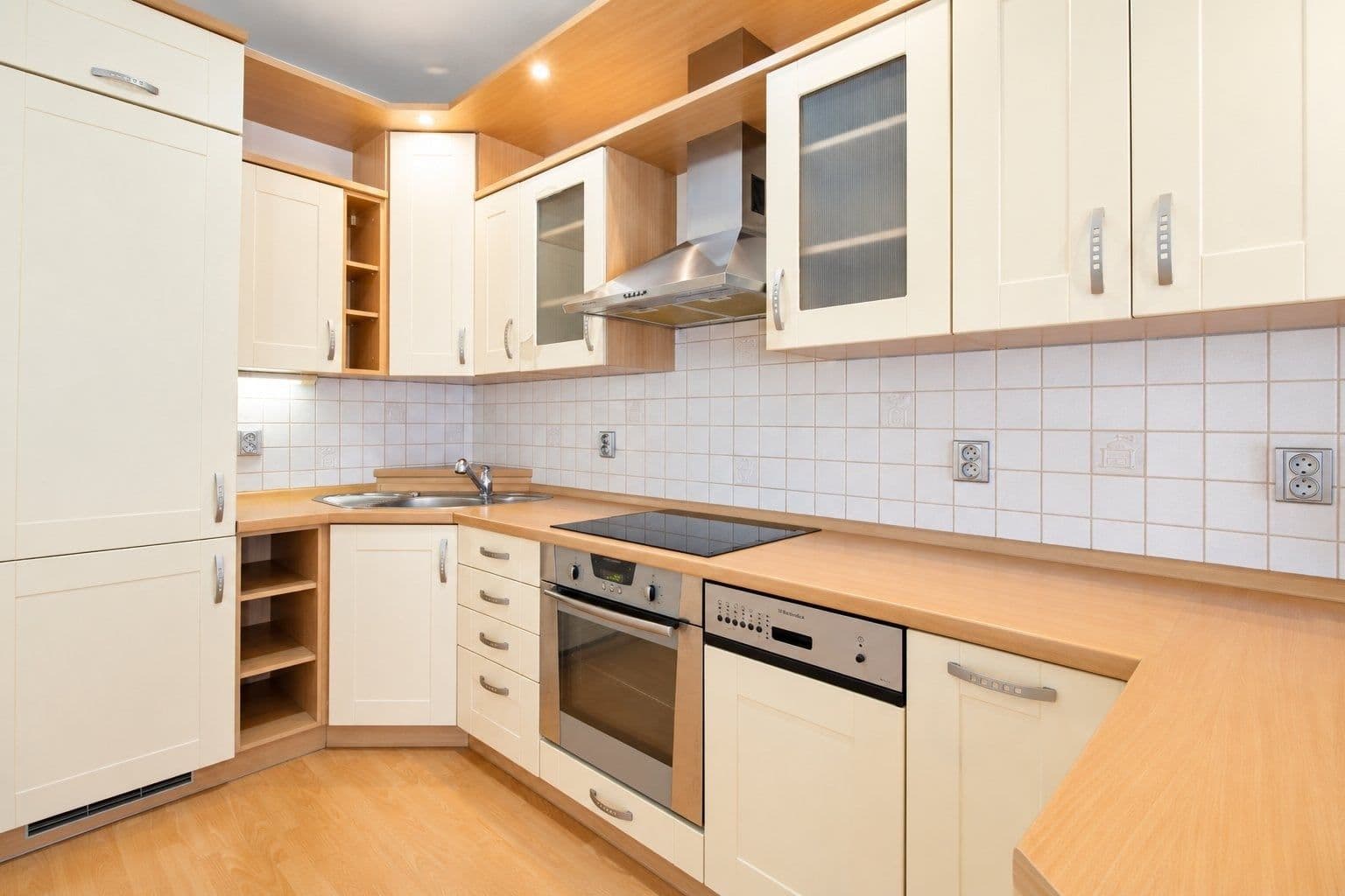 1 bedroom with open-plan kitchen flat to rent, 53 m², Dukelská, Benešov, Středočeský Region 1 bedroom with open-plan kitchen flat to rent, 53 m², Dukelská, Benešov, Středočeský Region