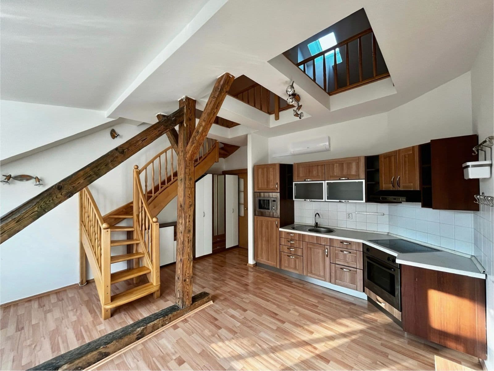 1 bedroom with open-plan kitchen flat to rent, 52 m², Kováků, Prague, Prague 1 bedroom with open-plan kitchen flat to rent, 52 m², Kováků, Prague, Prague