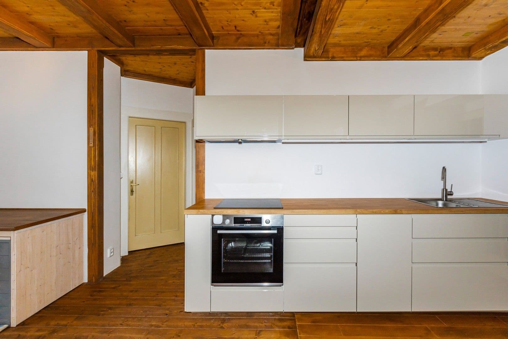 1 bedroom with open-plan kitchen flat to rent, 54 m², Kolbenova, Prague, Prague 1 bedroom with open-plan kitchen flat to rent, 54 m², Kolbenova, Prague, Prague