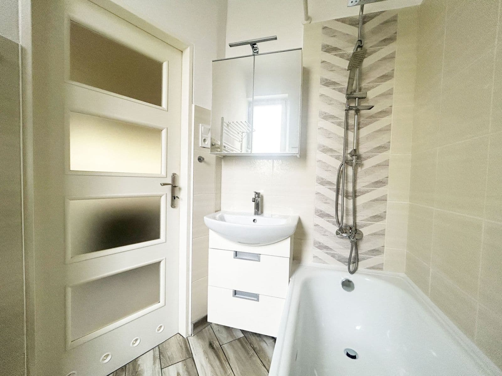 1 bedroom with open-plan kitchen flat to rent, 45 m², Stroupežnického, Prague, Prague 1 bedroom with open-plan kitchen flat to rent, 45 m², Stroupežnického, Prague, Prague