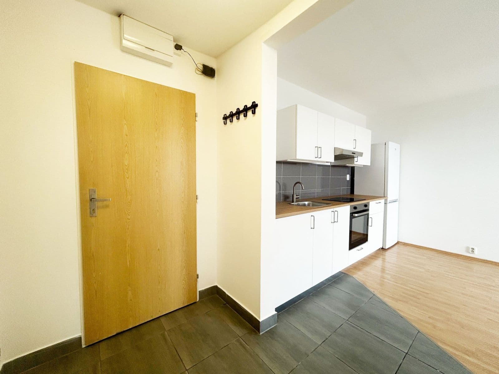 1 bedroom with open-plan kitchen flat to rent, 33 m², Jabloňová, Prague, Prague 1 bedroom with open-plan kitchen flat to rent, 33 m², Jabloňová, Prague, Prague
