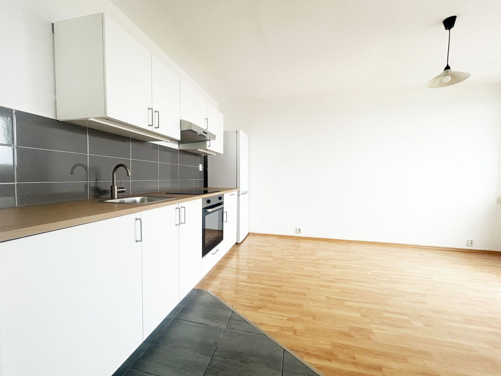 1 bedroom with open-plan kitchen flat to rent, 33 m², Jabloňová, Prague, Prague 1 bedroom with open-plan kitchen flat to rent, 33 m², Jabloňová, Prague, Prague