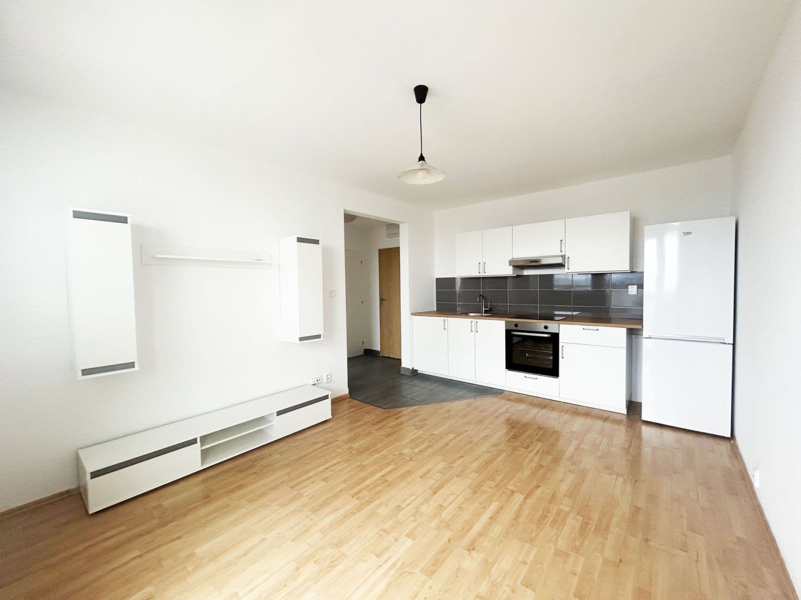 1 bedroom with open-plan kitchen flat to rent, 33 m², Jabloňová, Prague, Prague 1 bedroom with open-plan kitchen flat to rent, 33 m², Jabloňová, Prague, Prague