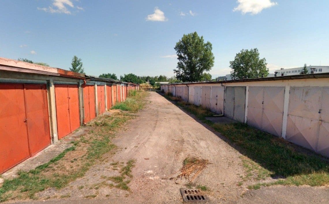 garage to rent, 19 m², Hradec Králové, Královéhradecký Region garage to rent, 19 m², Hradec Králové, Královéhradecký Region