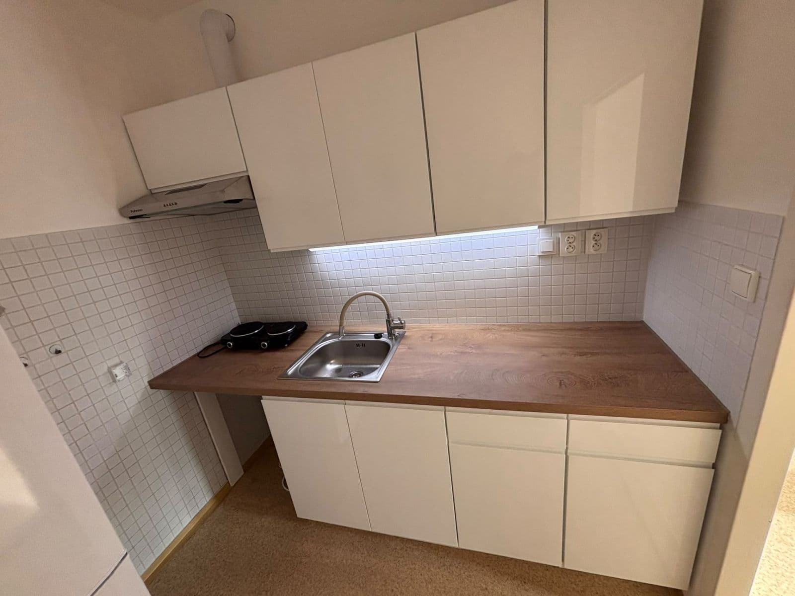 1 bedroom with open-plan kitchen flat to rent, 43 m², Chabařovická, Prague, Prague 1 bedroom with open-plan kitchen flat to rent, 43 m², Chabařovická, Prague, Prague