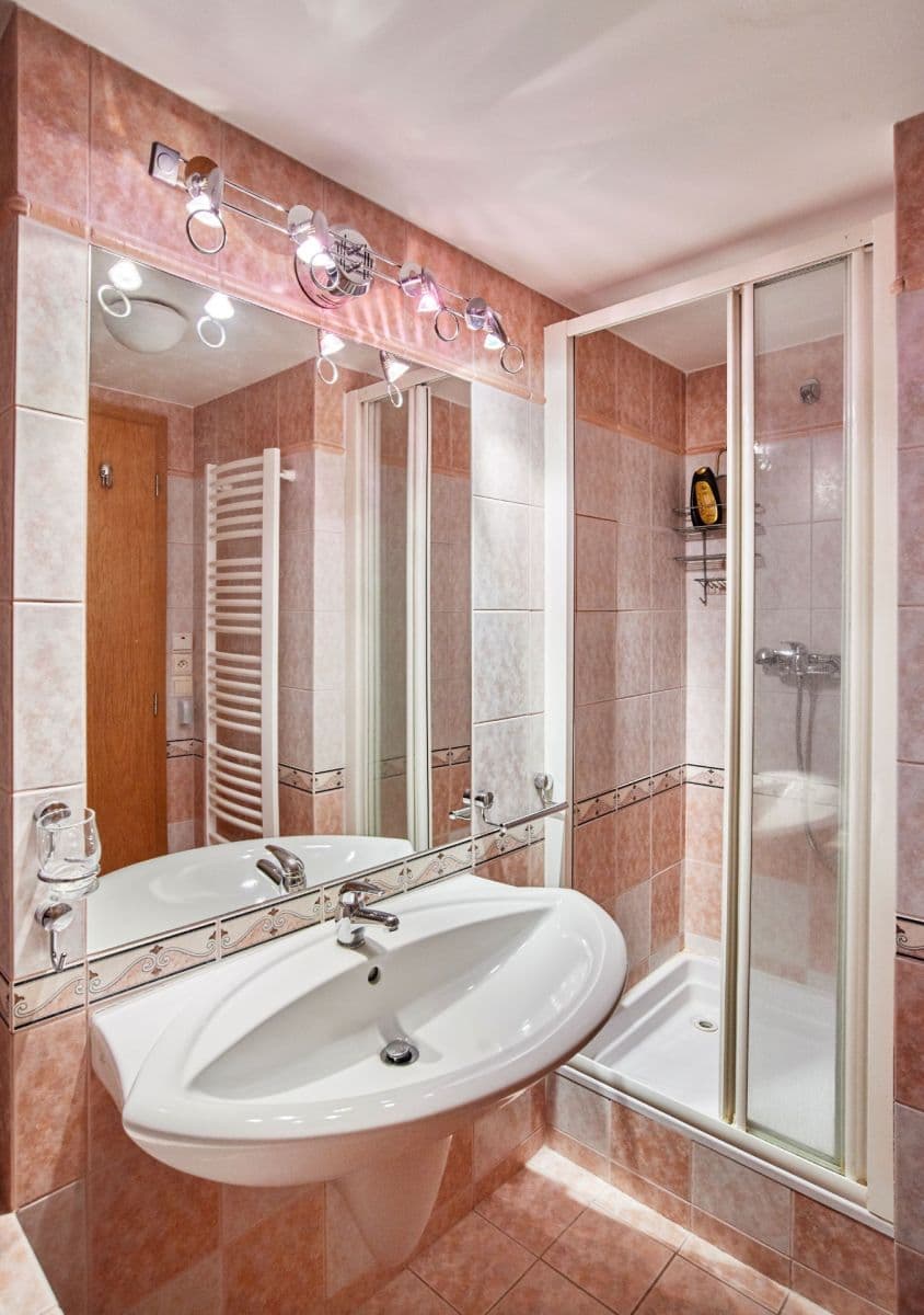 2 bedroom with open-plan kitchen flat to rent, 85 m², Hellichova, Prague, Prague 2 bedroom with open-plan kitchen flat to rent, 85 m², Hellichova, Prague, Prague