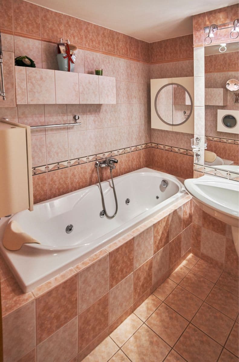 2 bedroom with open-plan kitchen flat to rent, 85 m², Hellichova, Prague, Prague 2 bedroom with open-plan kitchen flat to rent, 85 m², Hellichova, Prague, Prague
