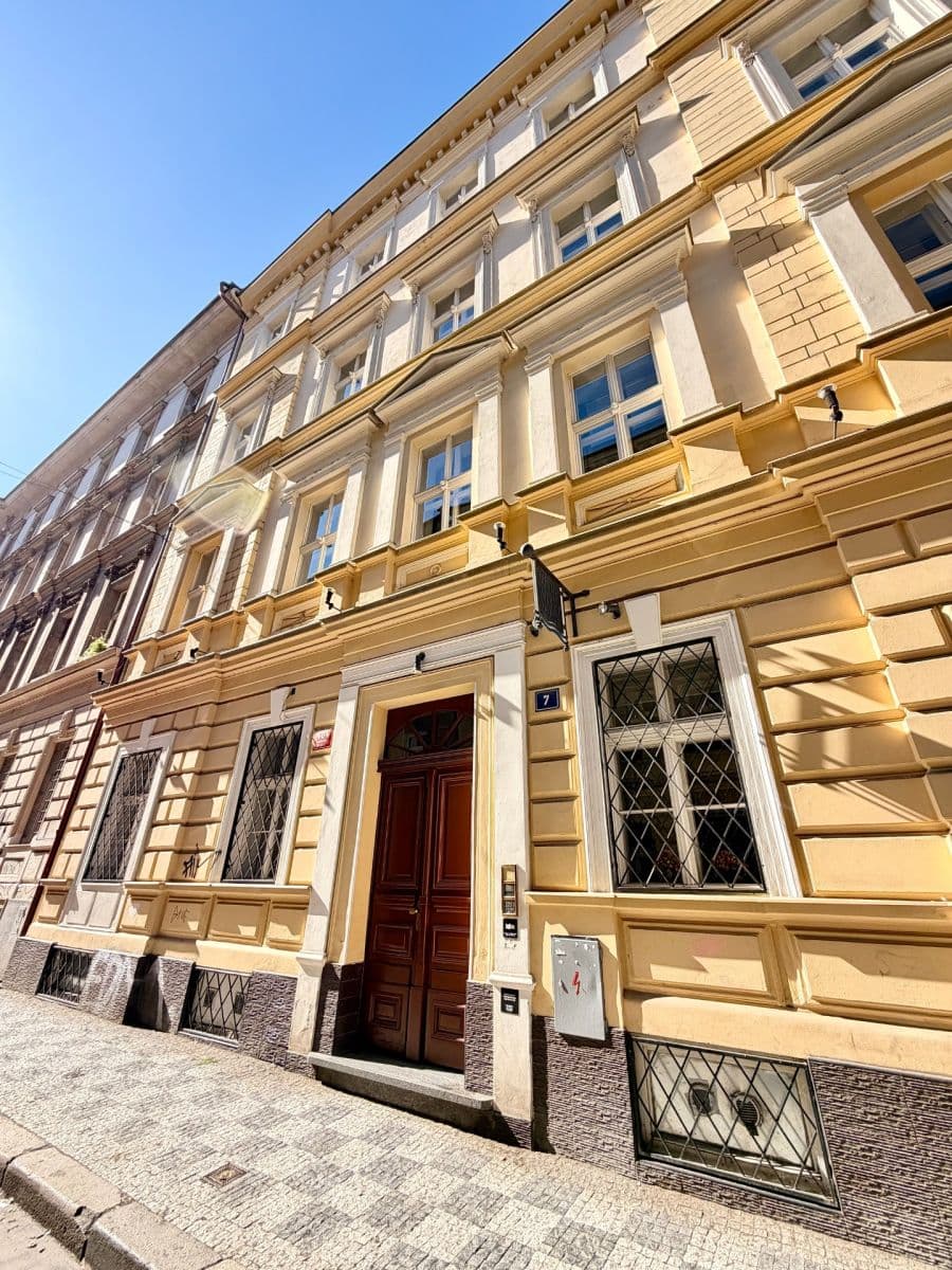 Studio flat to rent, 37 m², Staropramenná, Prague, Prague Studio flat to rent, 37 m², Staropramenná, Prague, Prague