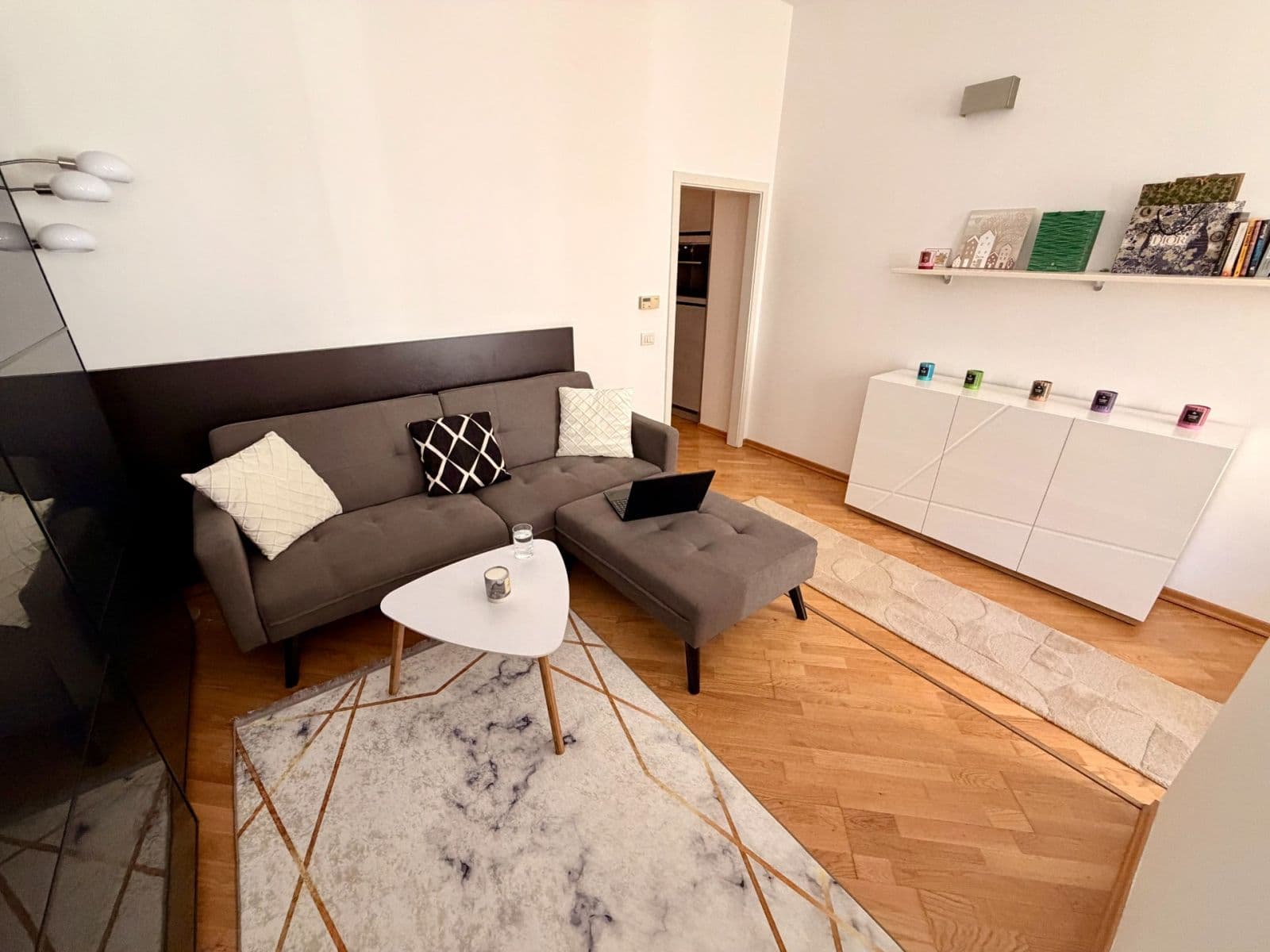 Studio flat to rent, 37 m², Staropramenná, Prague, Prague Studio flat to rent, 37 m², Staropramenná, Prague, Prague