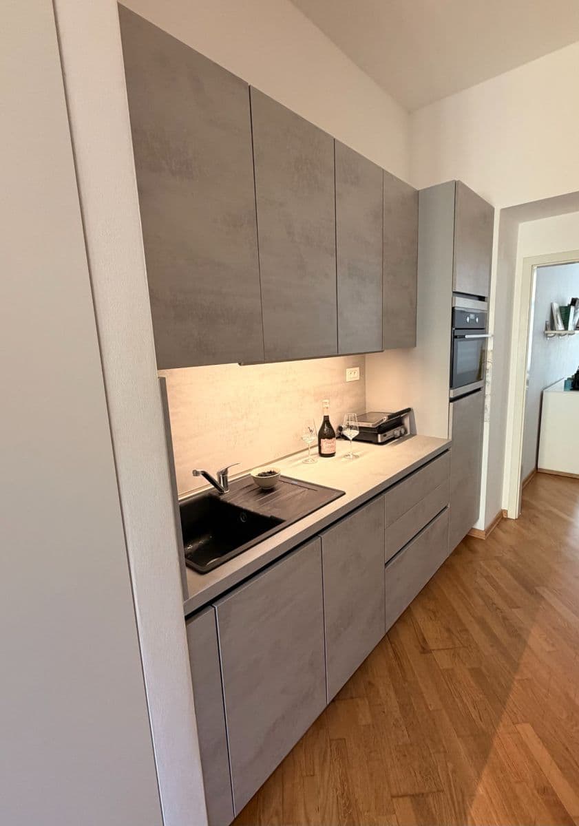 Studio flat to rent, 37 m², Staropramenná, Prague, Prague Studio flat to rent, 37 m², Staropramenná, Prague, Prague