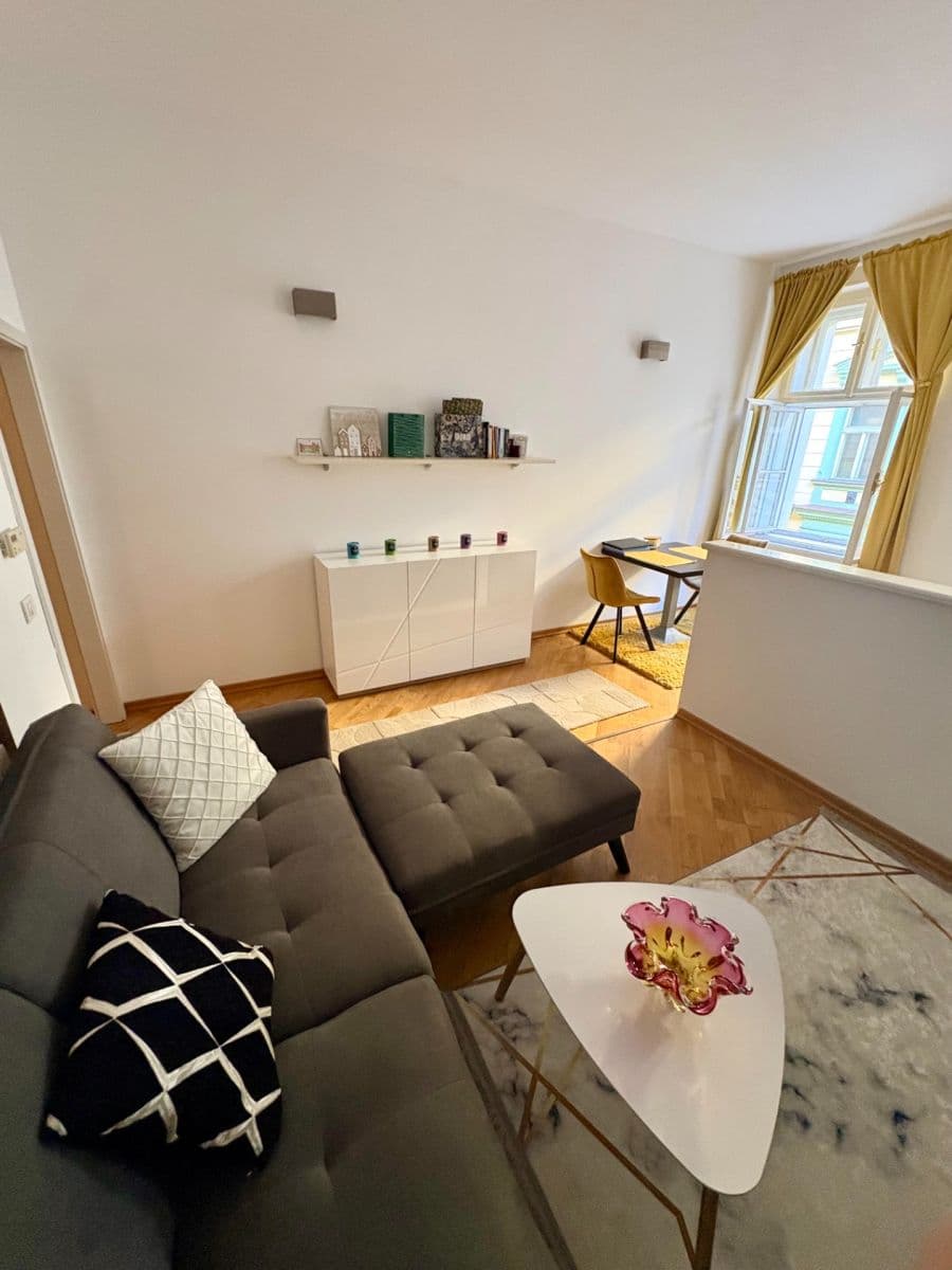 Studio flat to rent, 37 m², Staropramenná, Prague, Prague Studio flat to rent, 37 m², Staropramenná, Prague, Prague
