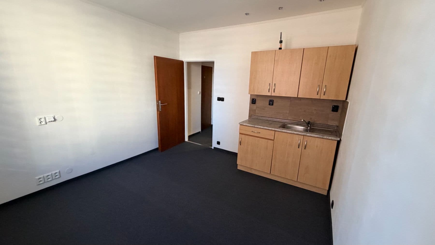Studio flat to rent, 23 m², Partyzánská, Chomutov, Ústecký Region Studio flat to rent, 23 m², Partyzánská, Chomutov, Ústecký Region