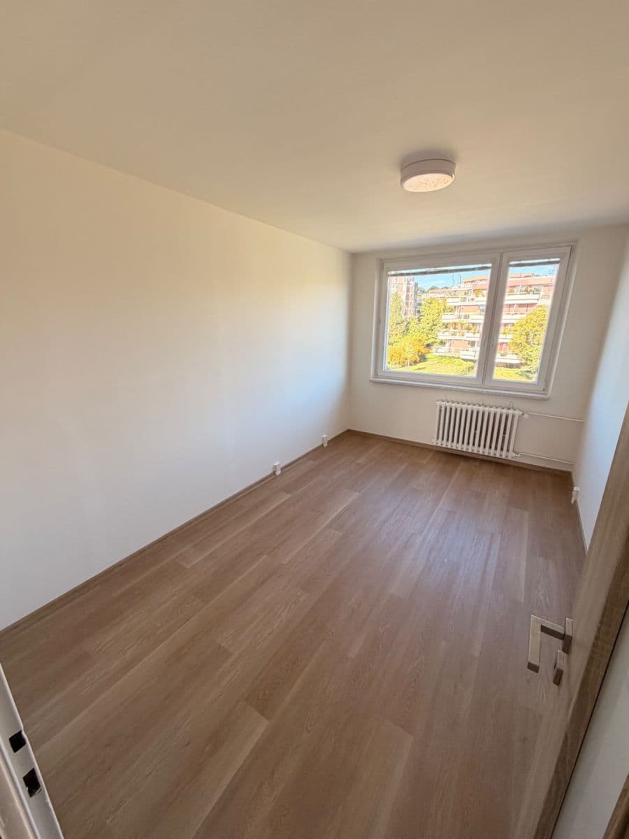3 bedroom with open-plan kitchen flat to rent, 100 m², Bochovská, Prague, Prague 3 bedroom with open-plan kitchen flat to rent, 100 m², Bochovská, Prague, Prague