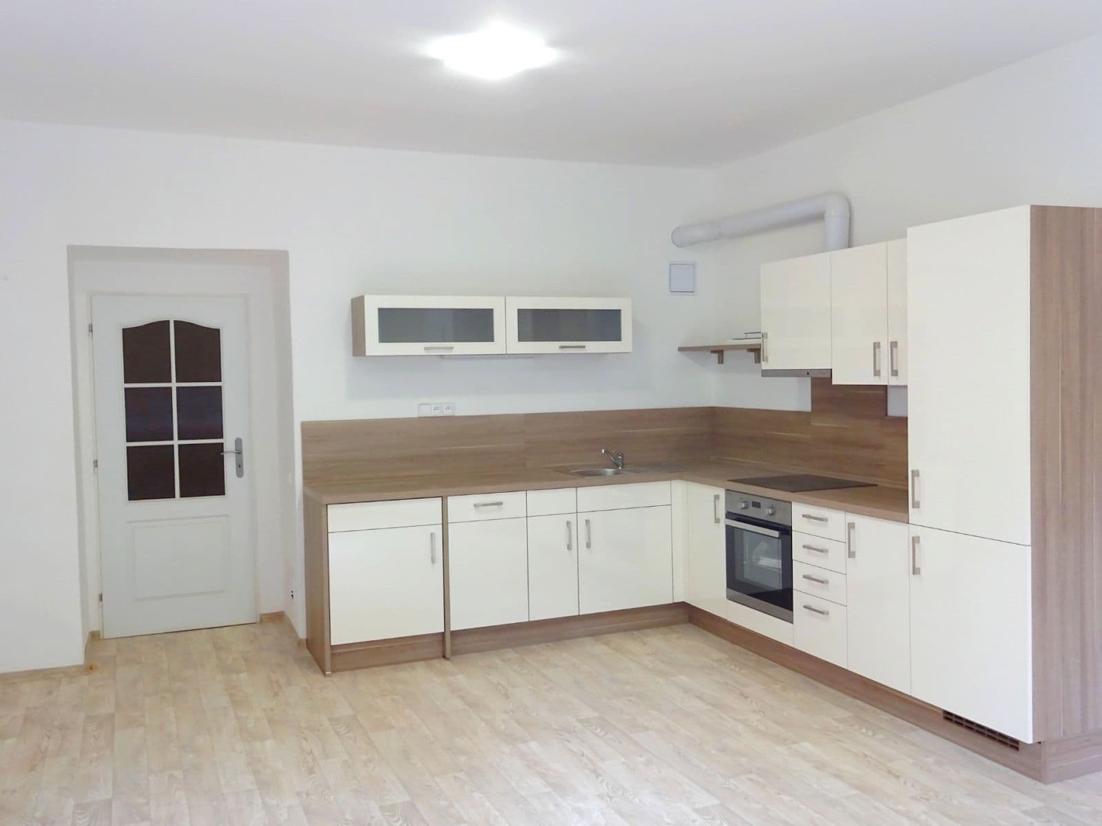 1 bedroom with open-plan kitchen flat to rent, 58 m², Jugoslávských partyzánů, Prague, Prague 1 bedroom with open-plan kitchen flat to rent, 58 m², Jugoslávských partyzánů, Prague, Prague