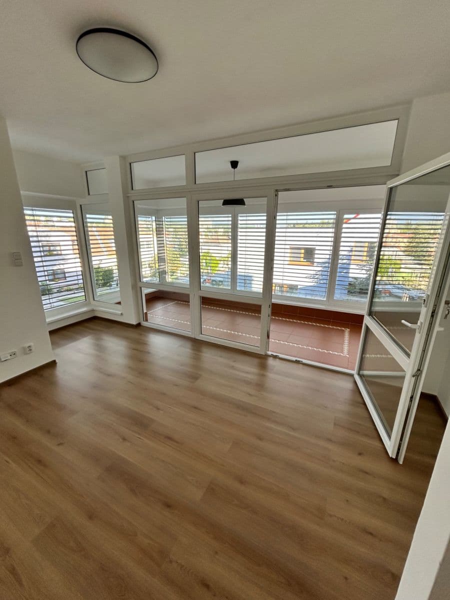 2 bedroom with open-plan kitchen flat to rent, 88 m², Turistická, Brno, Jihomoravský Region 2 bedroom with open-plan kitchen flat to rent, 88 m², Turistická, Brno, Jihomoravský Region