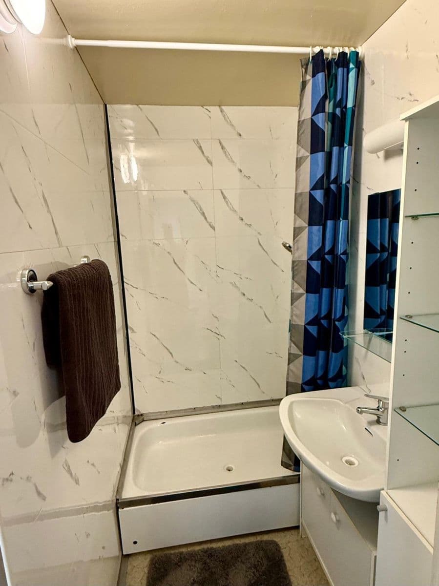 1 bedroom with open-plan kitchen flat to rent, 39 m², Bryksova, Prague, Prague 1 bedroom with open-plan kitchen flat to rent, 39 m², Bryksova, Prague, Prague