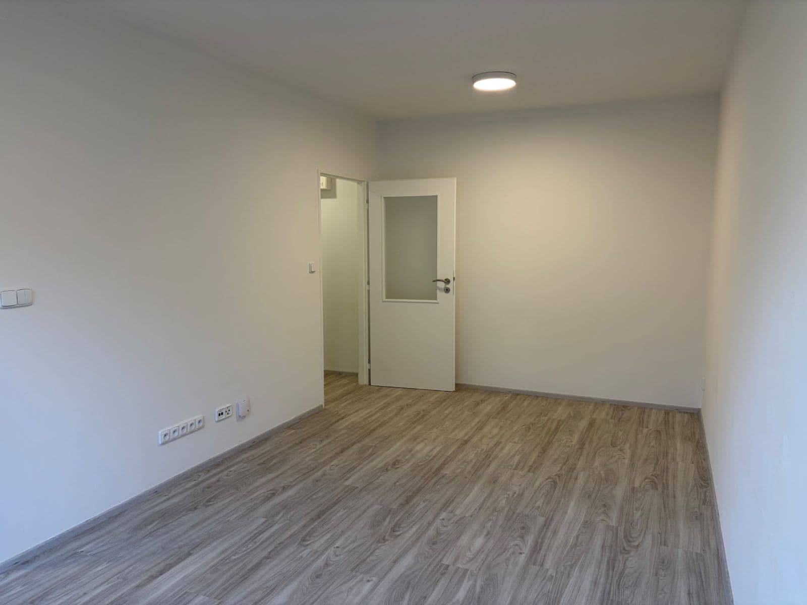 2 bedroom with open-plan kitchen flat to rent, 62 m², Křenická, Prague, Prague 2 bedroom with open-plan kitchen flat to rent, 62 m², Křenická, Prague, Prague