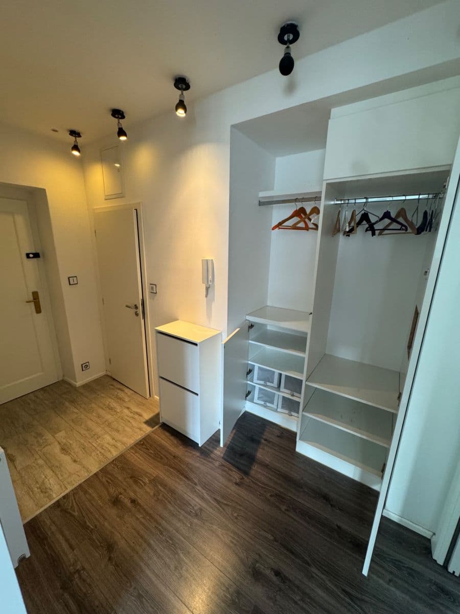 1 bedroom with open-plan kitchen flat to rent, 52 m², Vršovická, Prague, Prague 1 bedroom with open-plan kitchen flat to rent, 52 m², Vršovická, Prague, Prague