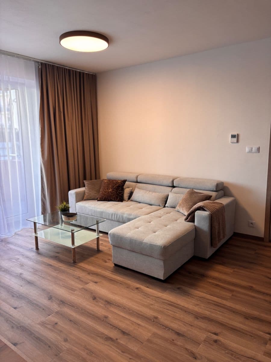1 bedroom with open-plan kitchen flat to rent, 48 m², Chvalovka, Brno, Jihomoravský Region 1 bedroom with open-plan kitchen flat to rent, 48 m², Chvalovka, Brno, Jihomoravský Region