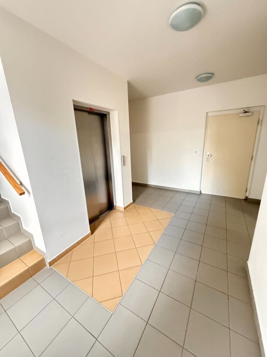 1 bedroom with open-plan kitchen flat to rent, 52 m², Václava Trojana, Prague, Prague 1 bedroom with open-plan kitchen flat to rent, 52 m², Václava Trojana, Prague, Prague