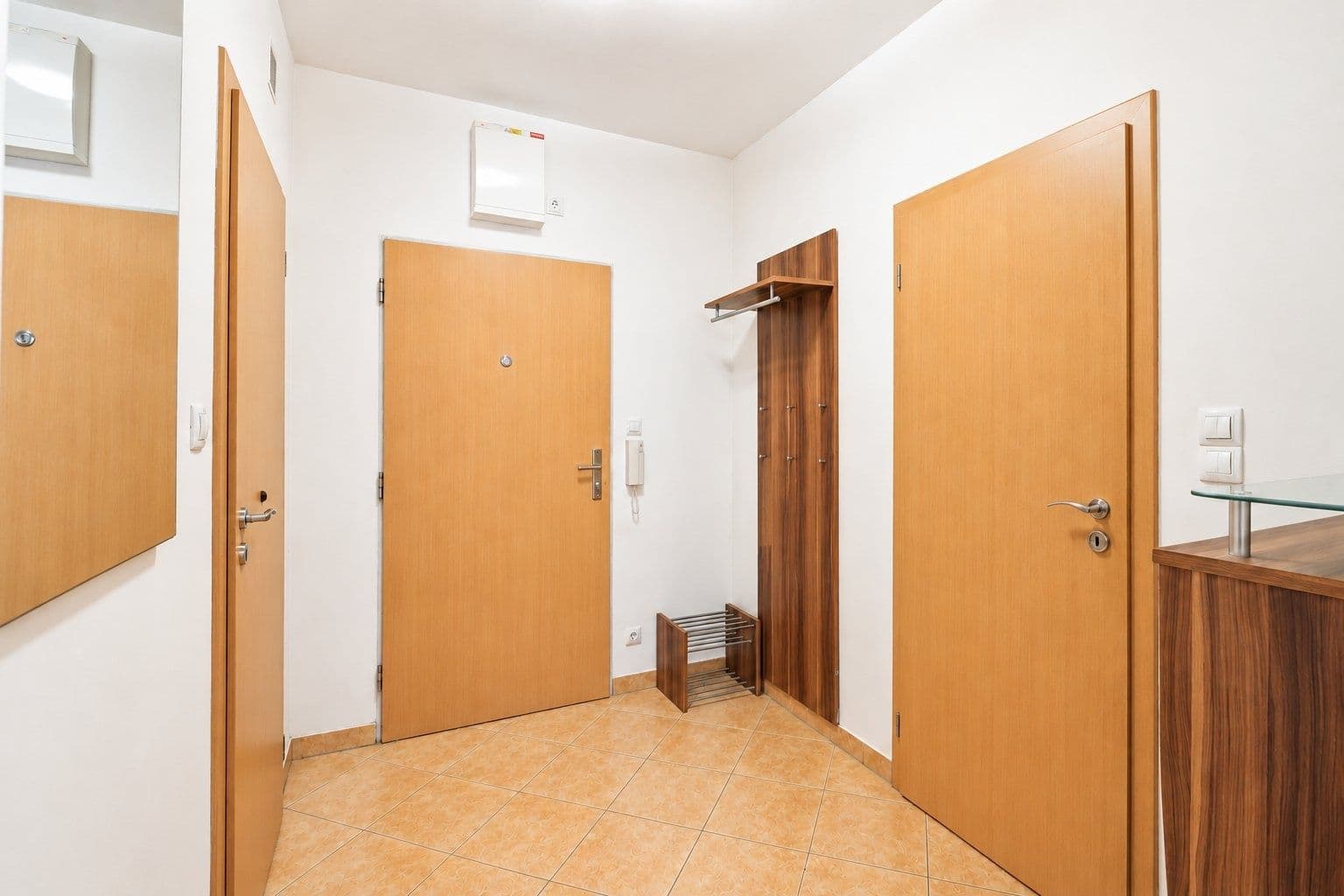 1 bedroom with open-plan kitchen flat to rent, 52 m², Pod Harfou, Prague, Prague 1 bedroom with open-plan kitchen flat to rent, 52 m², Pod Harfou, Prague, Prague