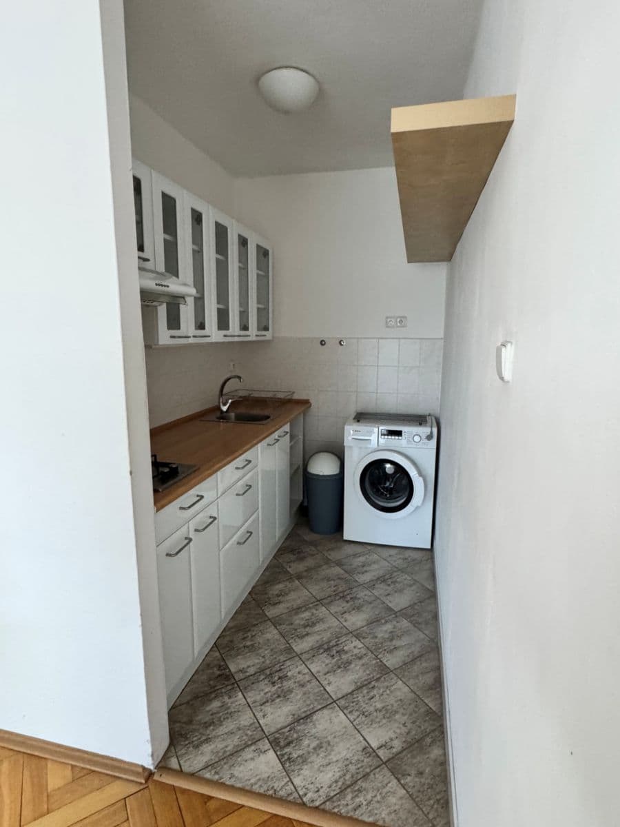 1 bedroom with open-plan kitchen flat to rent, 43 m², Evropská, Prague, Prague 1 bedroom with open-plan kitchen flat to rent, 43 m², Evropská, Prague, Prague