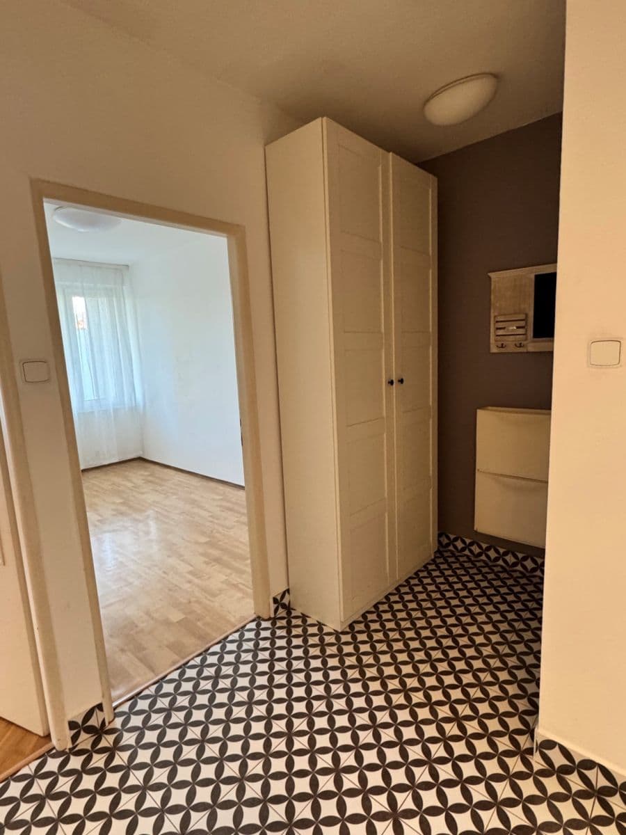 1 bedroom with open-plan kitchen flat to rent, 43 m², Evropská, Prague, Prague 1 bedroom with open-plan kitchen flat to rent, 43 m², Evropská, Prague, Prague