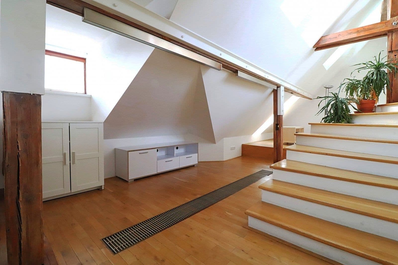 1 bedroom with open-plan kitchen flat to rent, 70 m², U garáží, Prague, Prague 1 bedroom with open-plan kitchen flat to rent, 70 m², U garáží, Prague, Prague