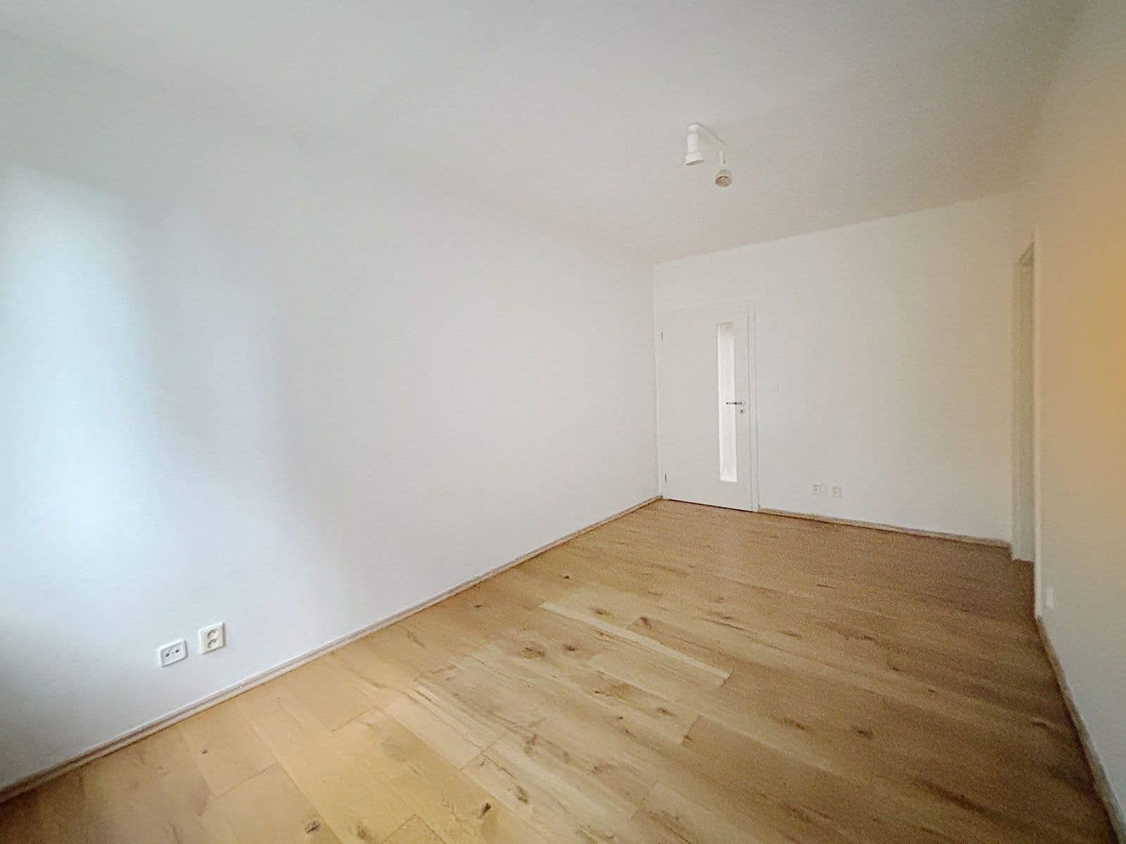 3 bedroom flat to rent, 80 m², Semice, Středočeský Region 3 bedroom flat to rent, 80 m², Semice, Středočeský Region