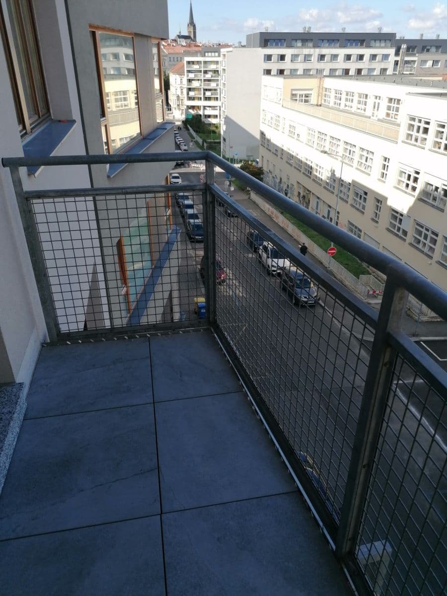 1 bedroom with open-plan kitchen flat to rent, 59 m², Jeseniova, Prague, Prague 1 bedroom with open-plan kitchen flat to rent, 59 m², Jeseniova, Prague, Prague