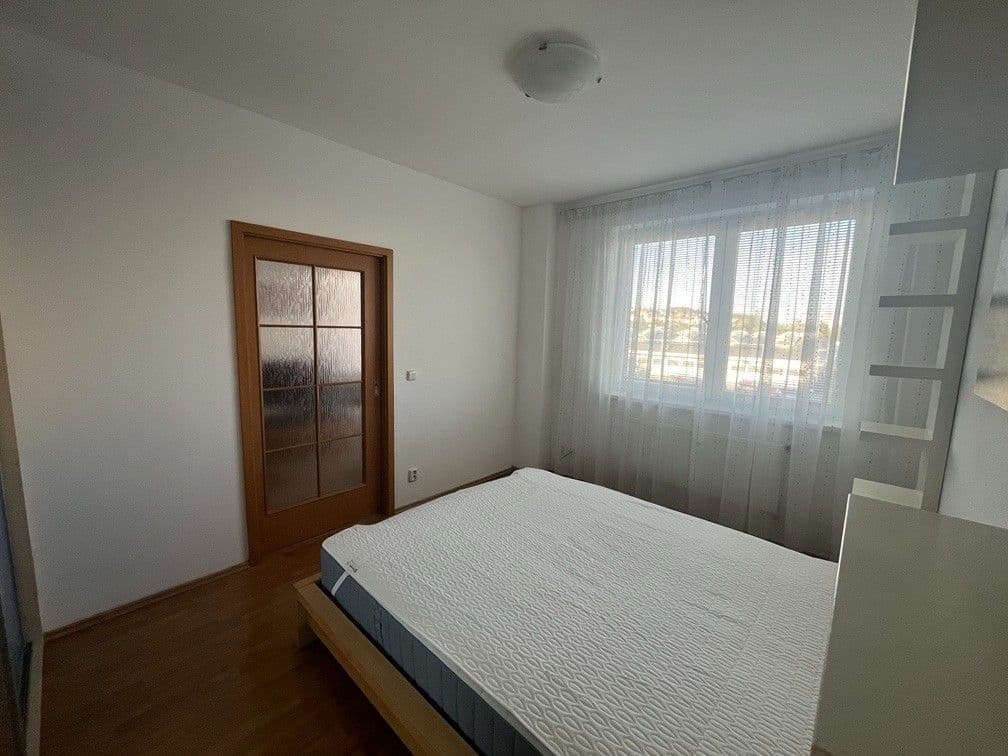 1 bedroom with open-plan kitchen flat to rent, 41 m², Novobohdalecká, Prague, Prague 1 bedroom with open-plan kitchen flat to rent, 41 m², Novobohdalecká, Prague, Prague