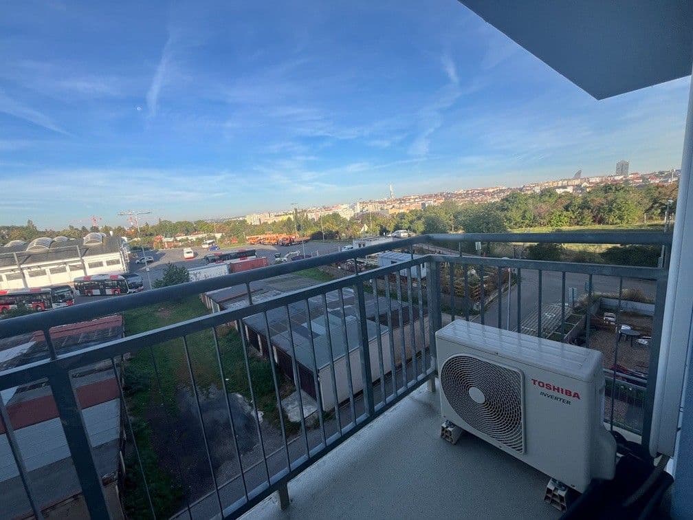 1 bedroom with open-plan kitchen flat to rent, 41 m², Novobohdalecká, Prague, Prague 1 bedroom with open-plan kitchen flat to rent, 41 m², Novobohdalecká, Prague, Prague