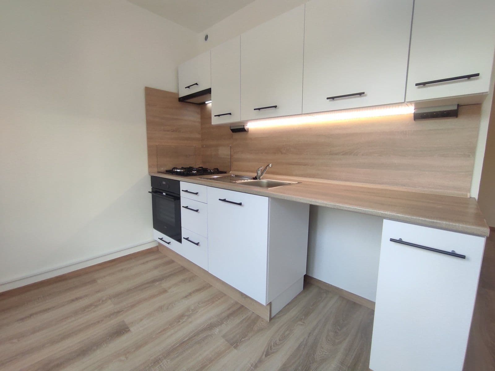 2 bedroom flat to rent, 57 m², Osvobození, Orlová, Moravskoslezský Region 2 bedroom flat to rent, 57 m², Osvobození, Orlová, Moravskoslezský Region