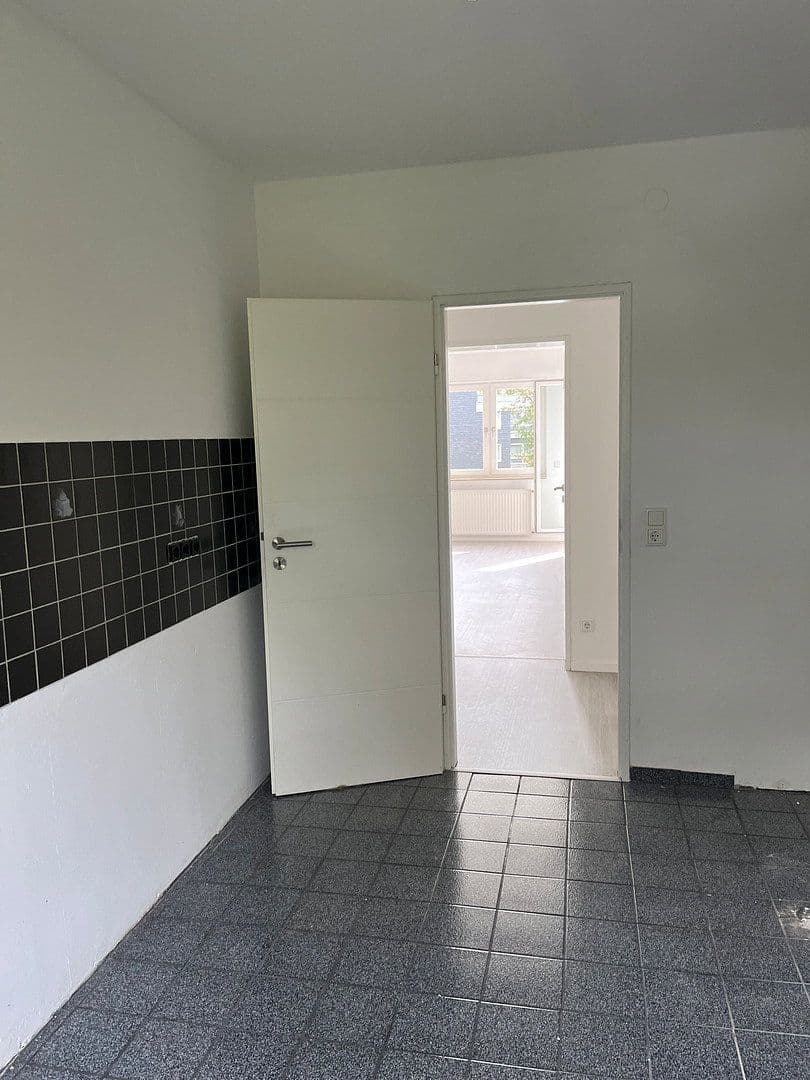 2 bedroom with open-plan kitchen flat to rent, 79 m², Remscheid, North Rhine-Westphalia 2 bedroom with open-plan kitchen flat to rent, 79 m², Remscheid, North Rhine-Westphalia