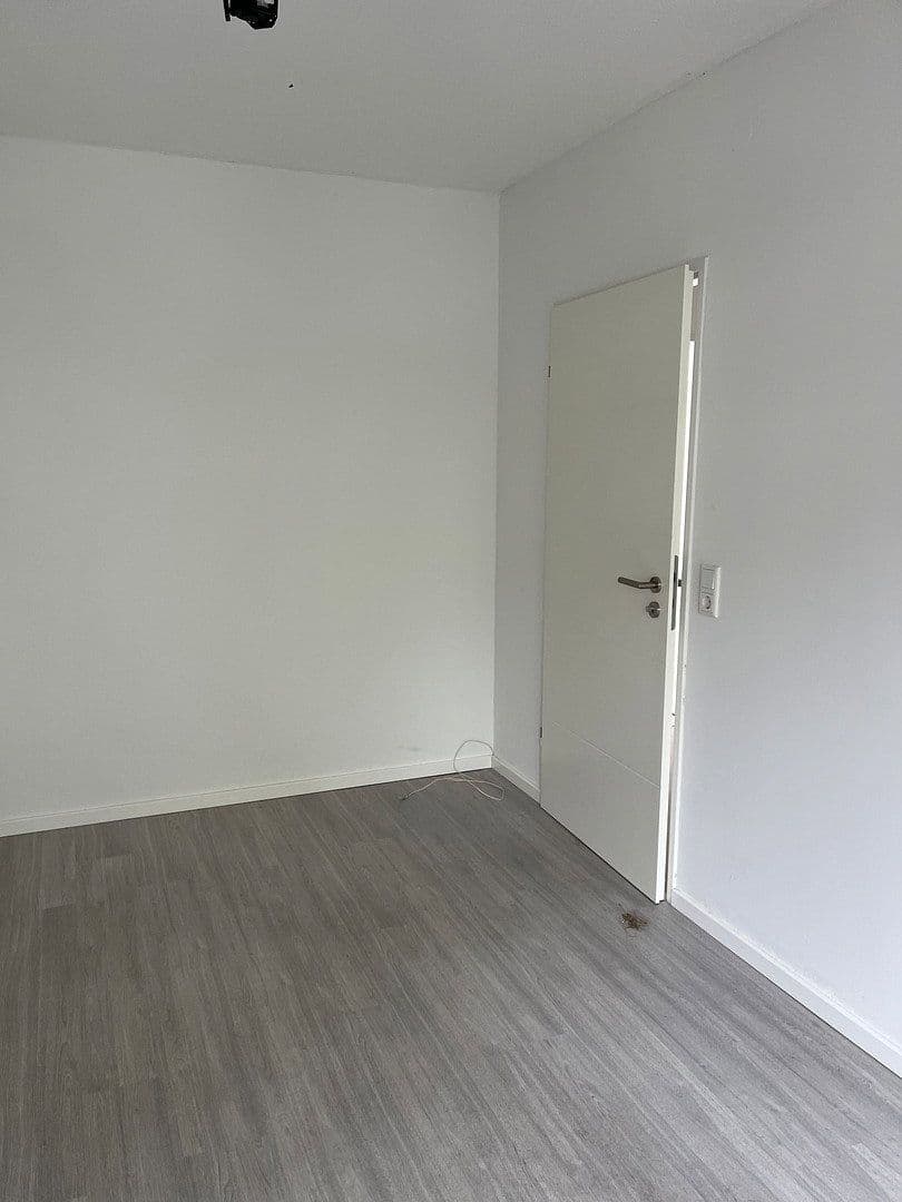 2 bedroom with open-plan kitchen flat to rent, 79 m², Remscheid, North Rhine-Westphalia 2 bedroom with open-plan kitchen flat to rent, 79 m², Remscheid, North Rhine-Westphalia