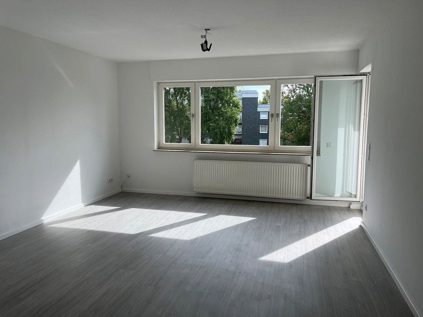 2 bedroom with open-plan kitchen flat to rent, 79 m², Remscheid, North Rhine-Westphalia 2 bedroom with open-plan kitchen flat to rent, 79 m², Remscheid, North Rhine-Westphalia