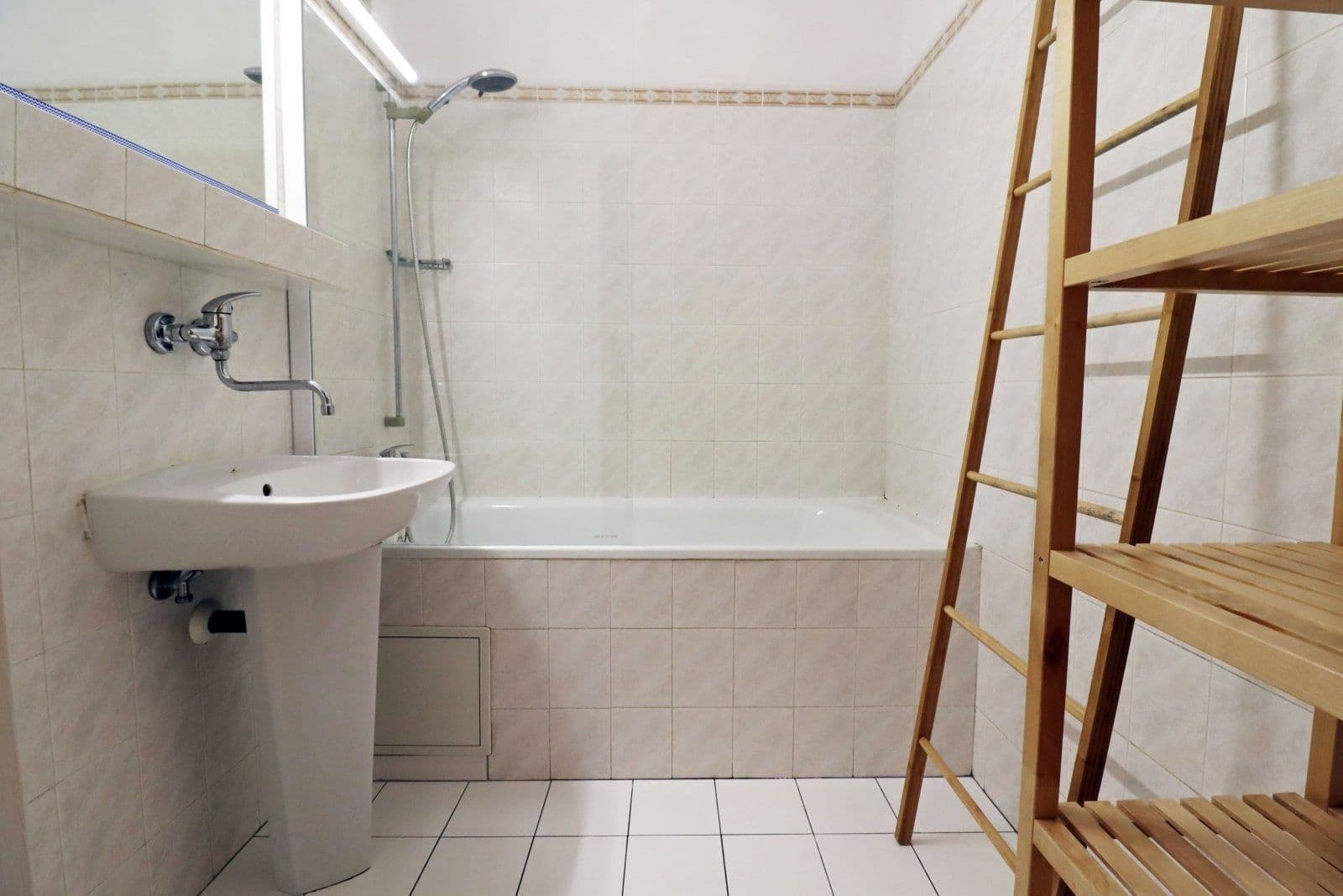 2 bedroom with open-plan kitchen flat to rent, 71 m², Mádrova, Prague, Prague 2 bedroom with open-plan kitchen flat to rent, 71 m², Mádrova, Prague, Prague