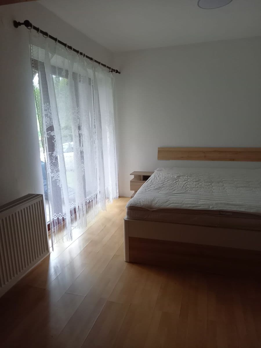 3 bedroom with open-plan kitchen flat to rent, 85 m², Krhanice, Středočeský Region 3 bedroom with open-plan kitchen flat to rent, 85 m², Krhanice, Středočeský Region