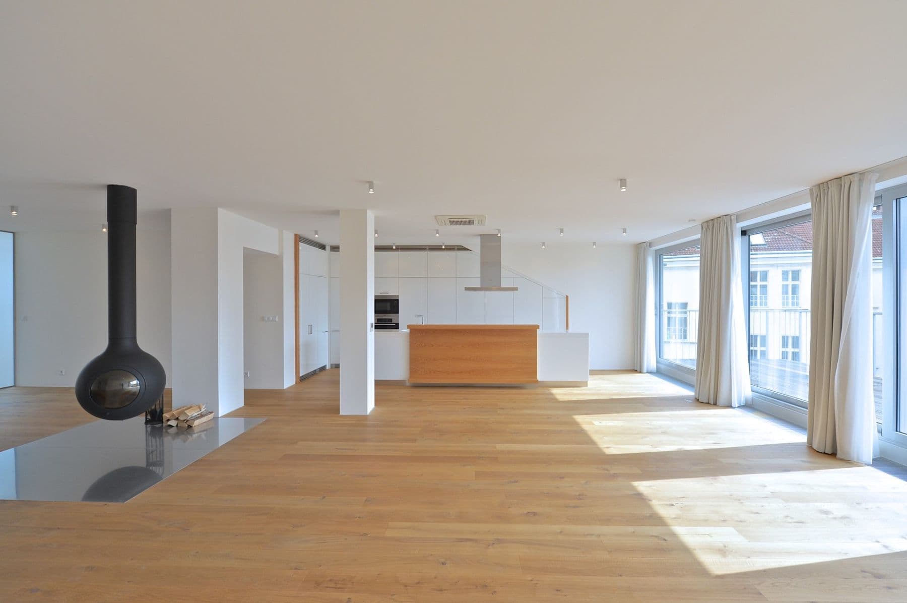 3 bedroom with open-plan kitchen flat to rent, 203 m², Laubova, Prague, Prague 3 bedroom with open-plan kitchen flat to rent, 203 m², Laubova, Prague, Prague