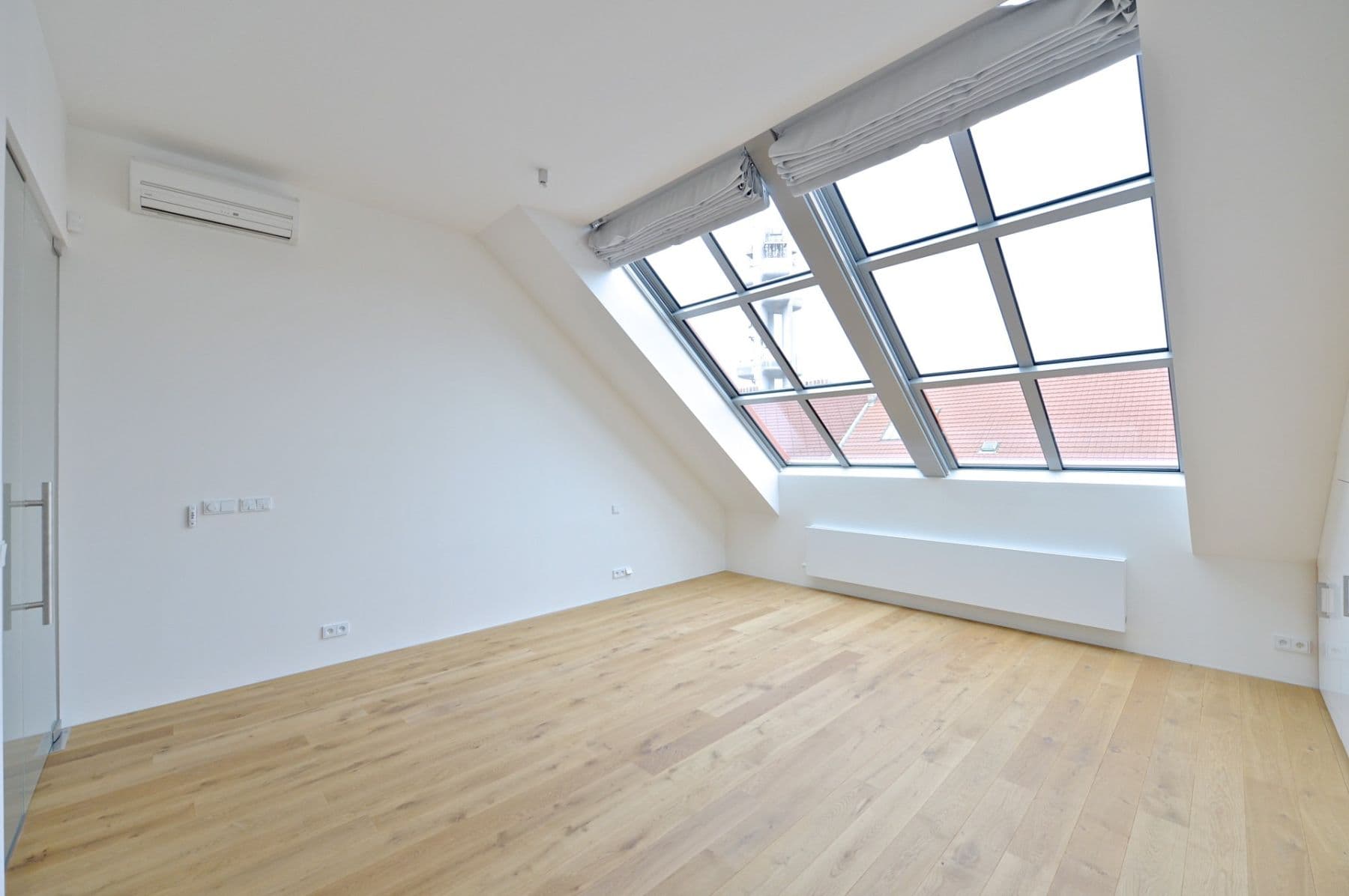 3 bedroom with open-plan kitchen flat to rent, 203 m², Laubova, Prague, Prague 3 bedroom with open-plan kitchen flat to rent, 203 m², Laubova, Prague, Prague