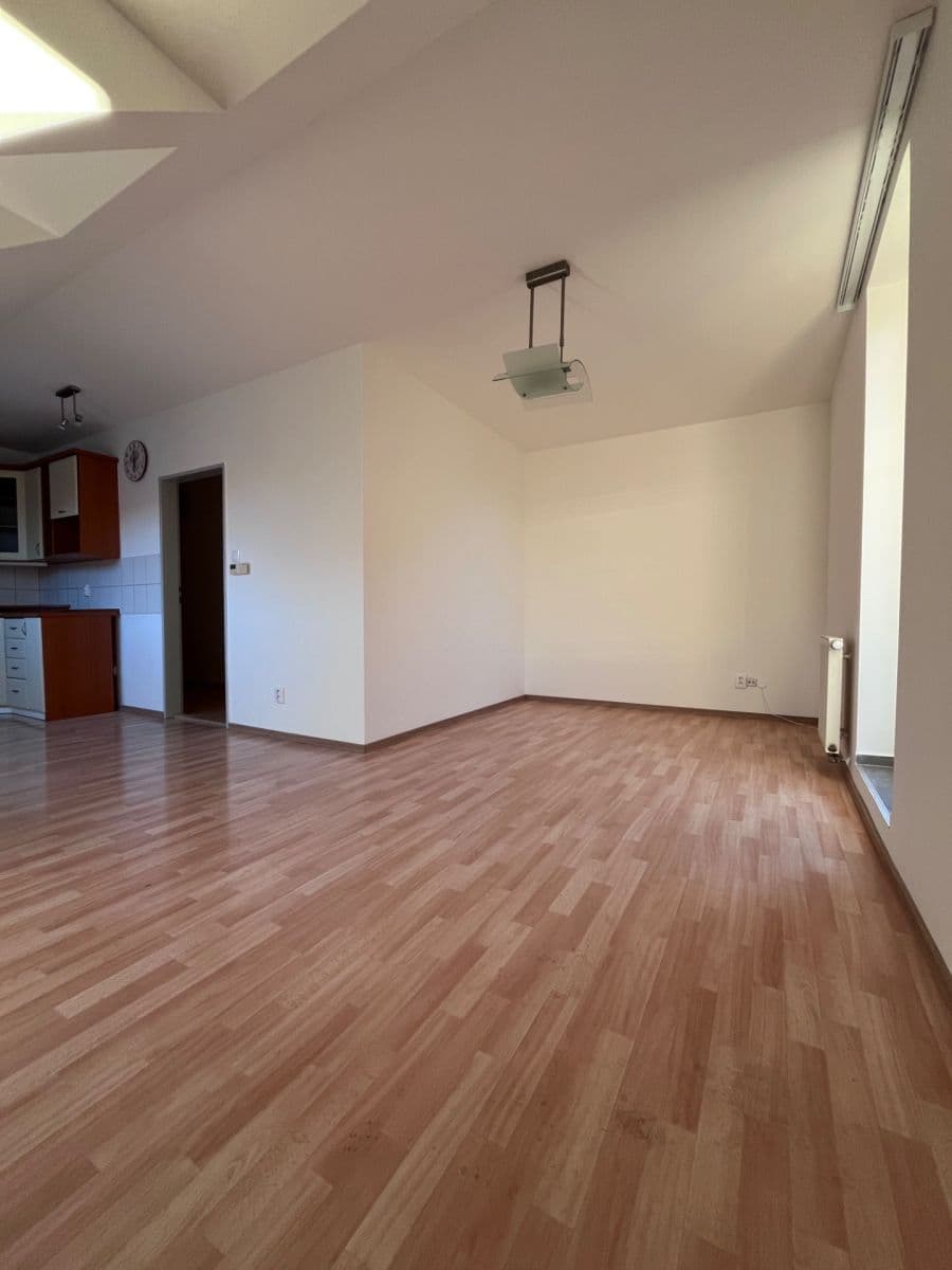 1 bedroom with open-plan kitchen flat to rent, 72 m², Dlouhá, Tišnov, Jihomoravský Region 1 bedroom with open-plan kitchen flat to rent, 72 m², Dlouhá, Tišnov, Jihomoravský Region