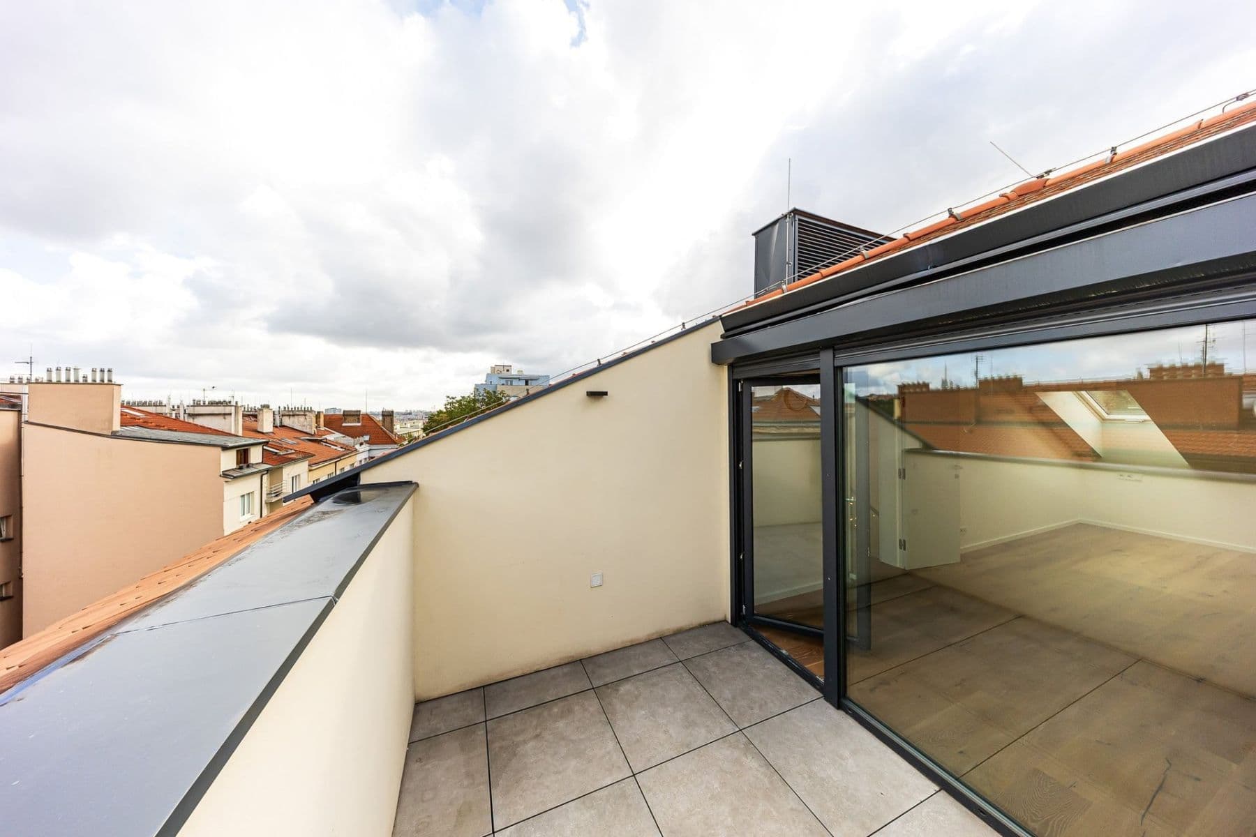 3 bedroom with open-plan kitchen flat to rent, 151 m², Čiklova, Prague, Prague 3 bedroom with open-plan kitchen flat to rent, 151 m², Čiklova, Prague, Prague