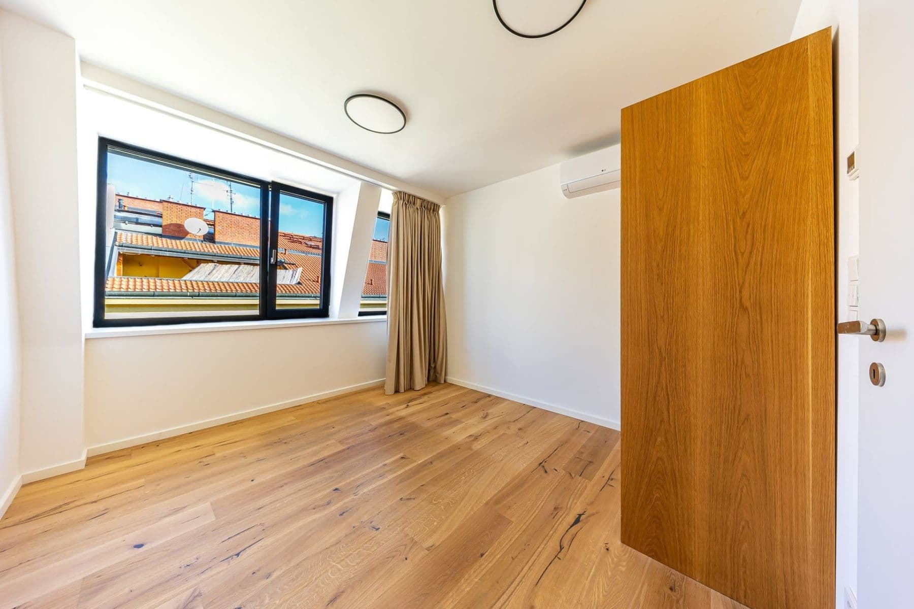 3 bedroom with open-plan kitchen flat to rent, 151 m², Čiklova, Prague, Prague 3 bedroom with open-plan kitchen flat to rent, 151 m², Čiklova, Prague, Prague